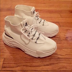 Ladies White sneakers